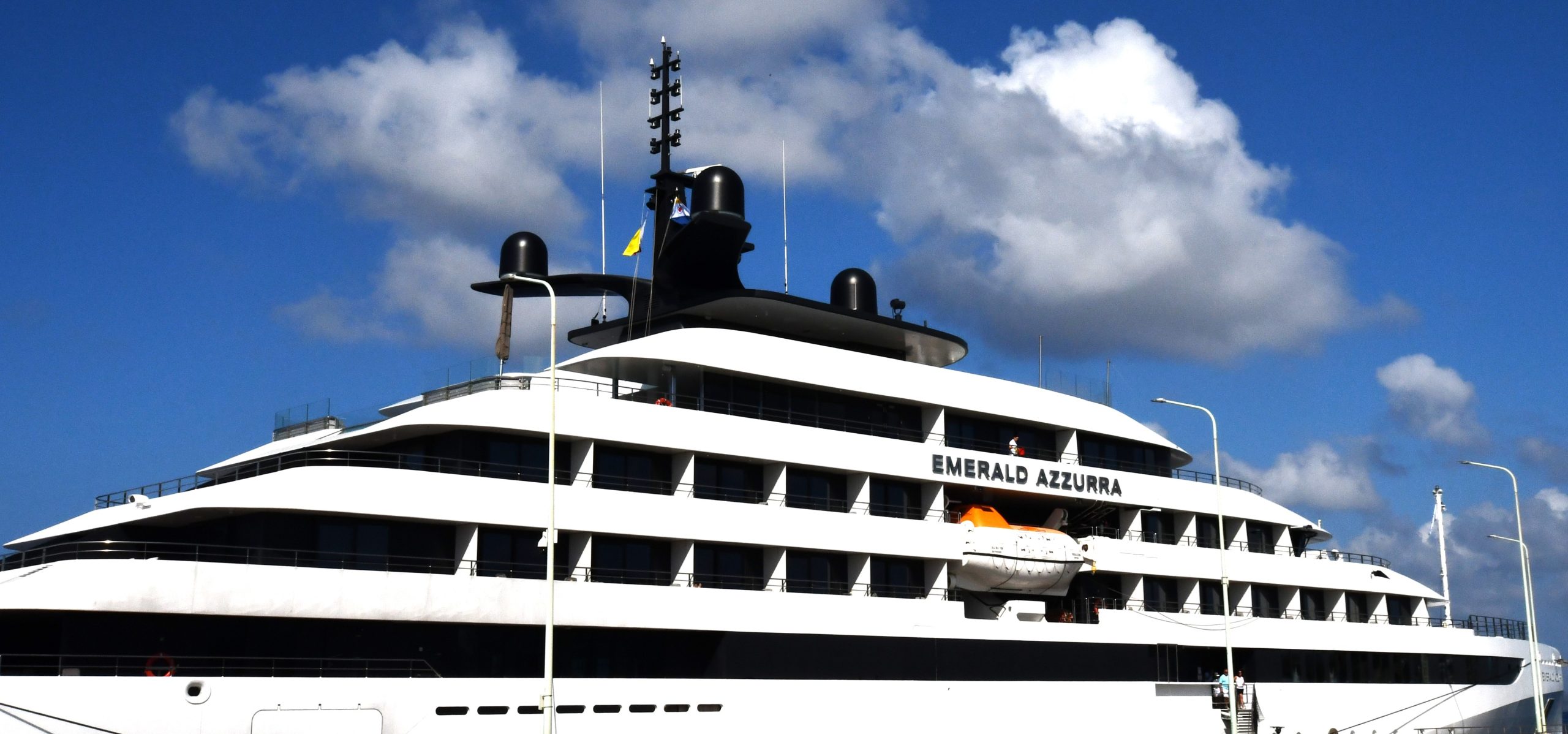 Tourism Corporation Bonaire A Organisa Presentashon Eksklusivo Di Semii Marten Na Okashon Di E Prome Bon Bini Pa E Yate Emerald Azzura Na Boneiru 1 Scaled