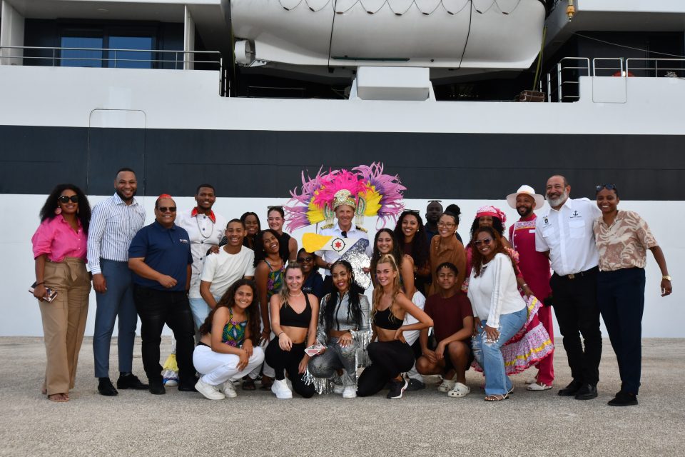 Tourism Corporation Bonaire A Organisa Presentashon Eksklusivo Di Semii Marten Na Okashon Di E Prome Bon Bini Pa E Yate Emerald Azzura Na Boneiru.3