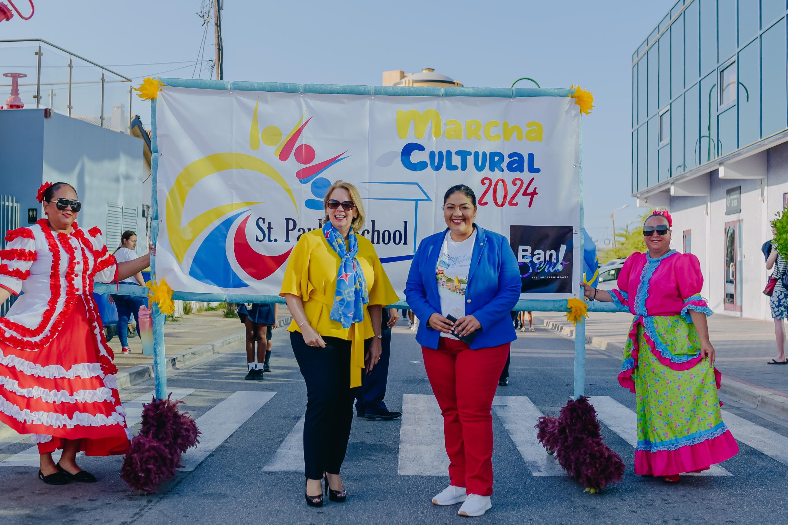 Minister Xiomara Maduro A Presencia E Marcha Cultural Di St. Paulus School 179 2024 Hb Parada Paulus School 01 Scaled