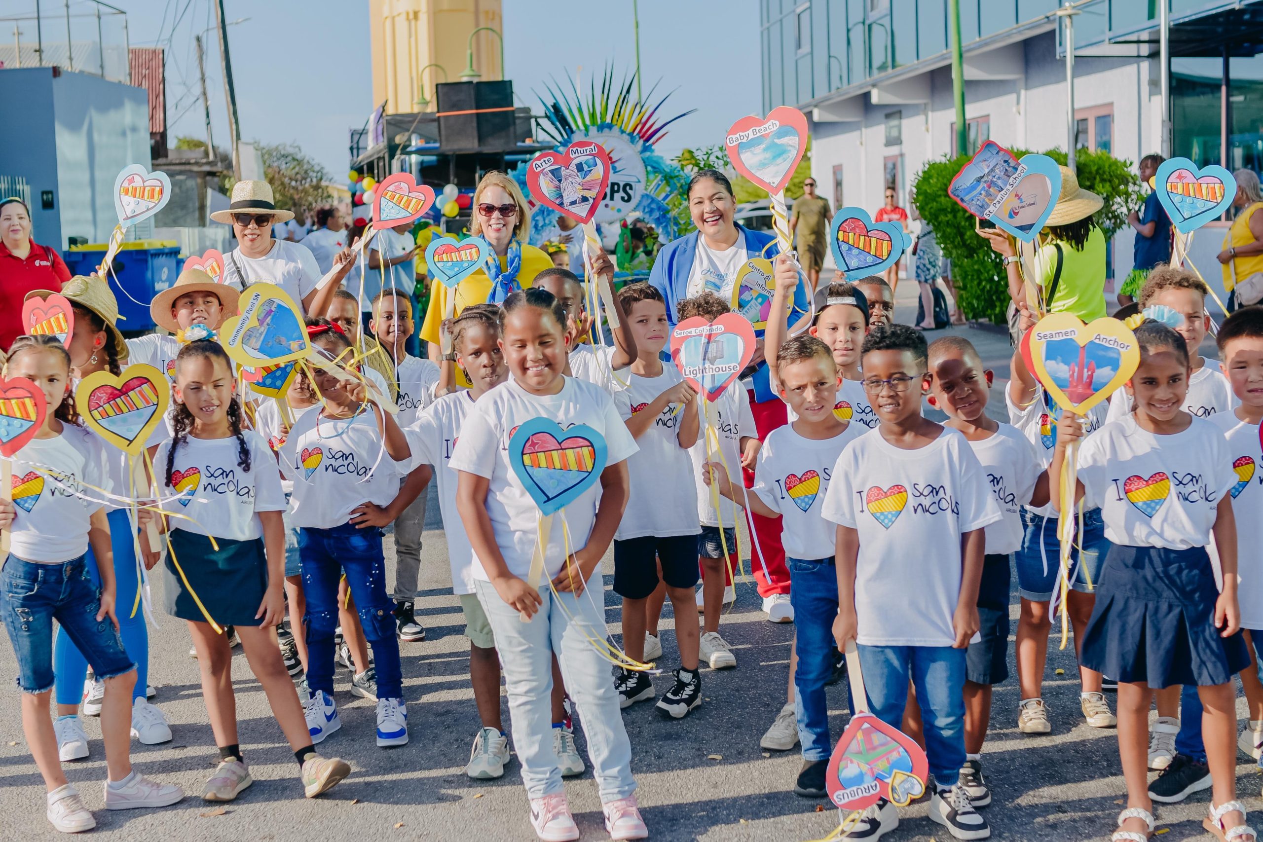 Minister Xiomara Maduro A Presencia E Marcha Cultural Di St. Paulus School 167 2024 Hb Parada Paulus School 02 Scaled