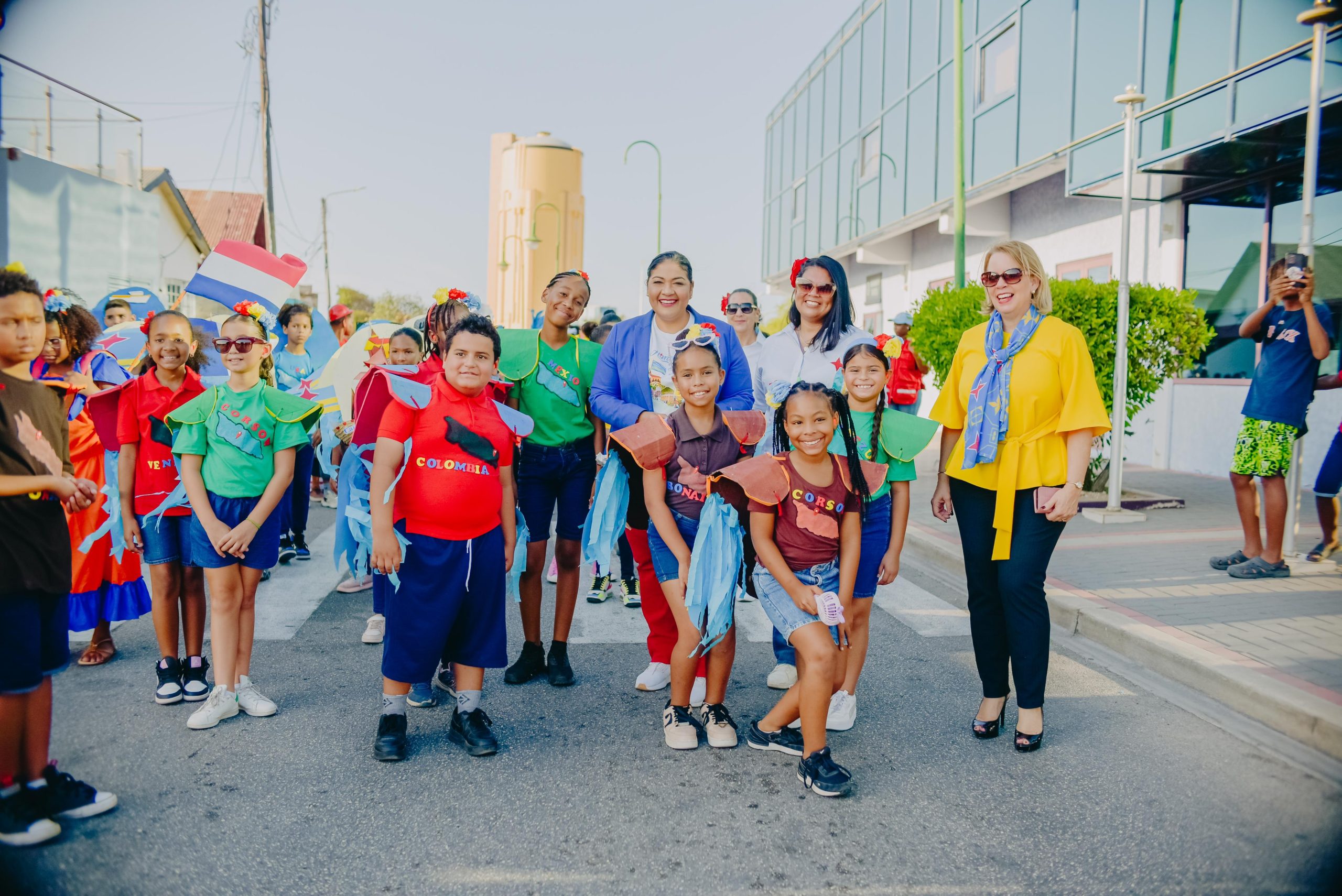 Minister Xiomara Maduro A Presencia E Marcha Cultural Di St. Paulus School 161 2024 Hb Parada Paulus School 07 Scaled