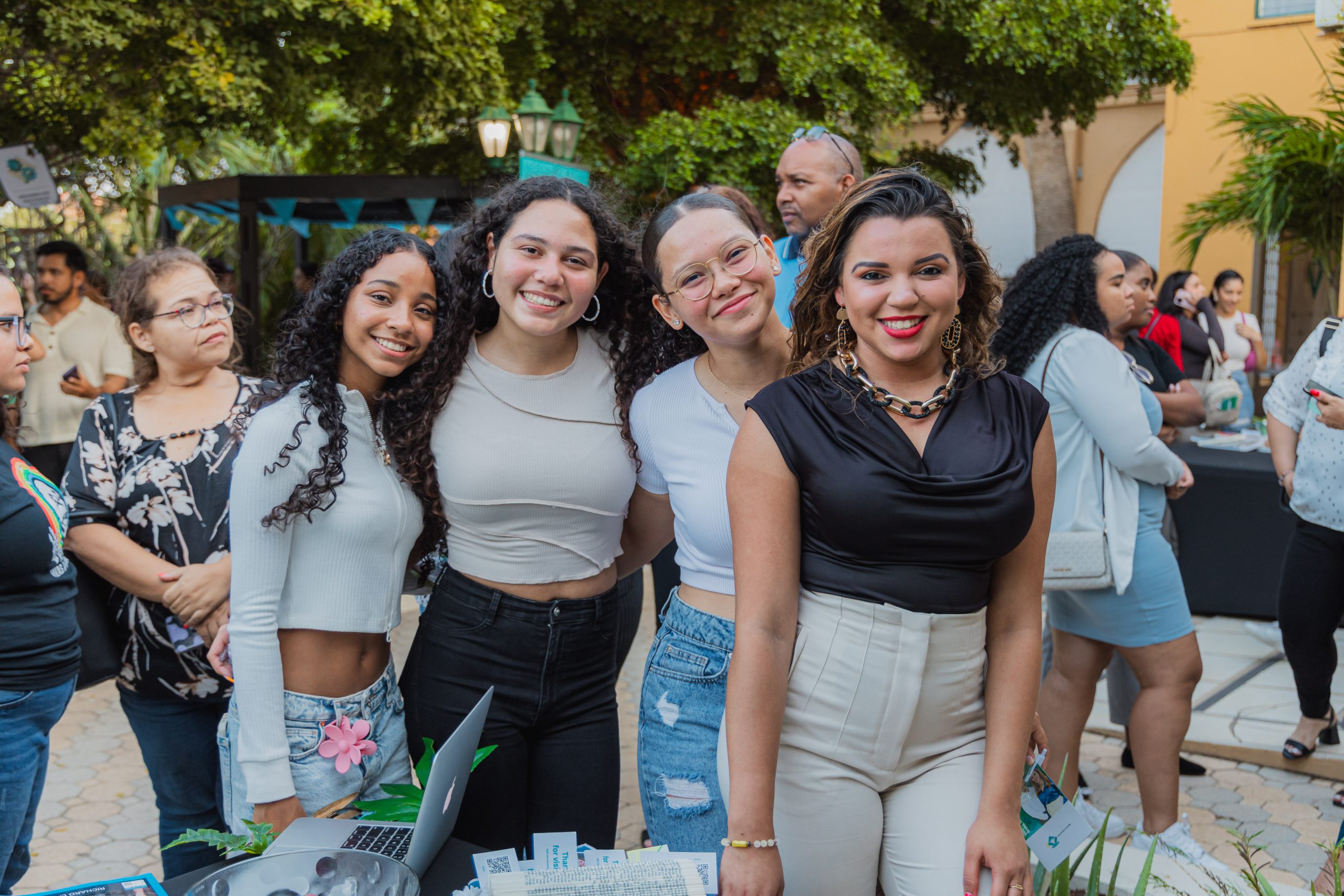 Multitud Grandi A Asisti Na E Open Dag Di Universidad Di Aruba Pa No Perde E Oportunidad Pa Sigui Nan Estudio Cu Universidad 160 Multitud Grandi A Asisti Na E Open Dag Di Universidad Di Aruba Pa No Perde E Oportunidad Pa Sigui Nan Estudio Cu Universidad.244 Scaled