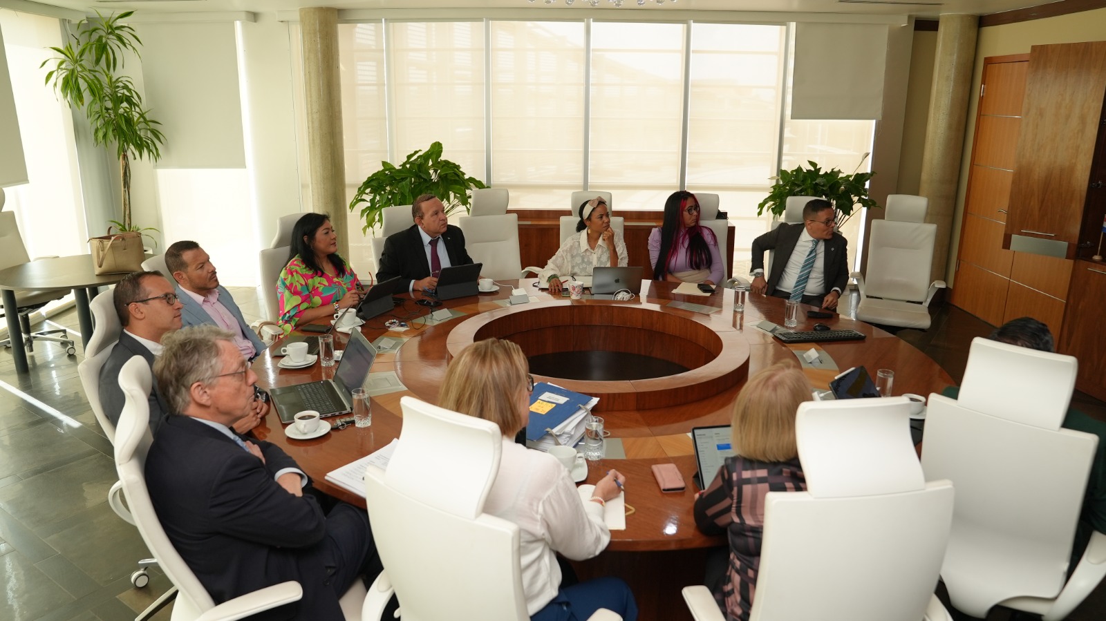 Trabounan Ta Sigui Pa Asina Mehora E Maneho Financiero Di Aruba Pa Por Yega Na Certificacion Di Cuentanan Anual Di Pais Aruba 166 Mehoracion Administracion Financiero 01 1 1