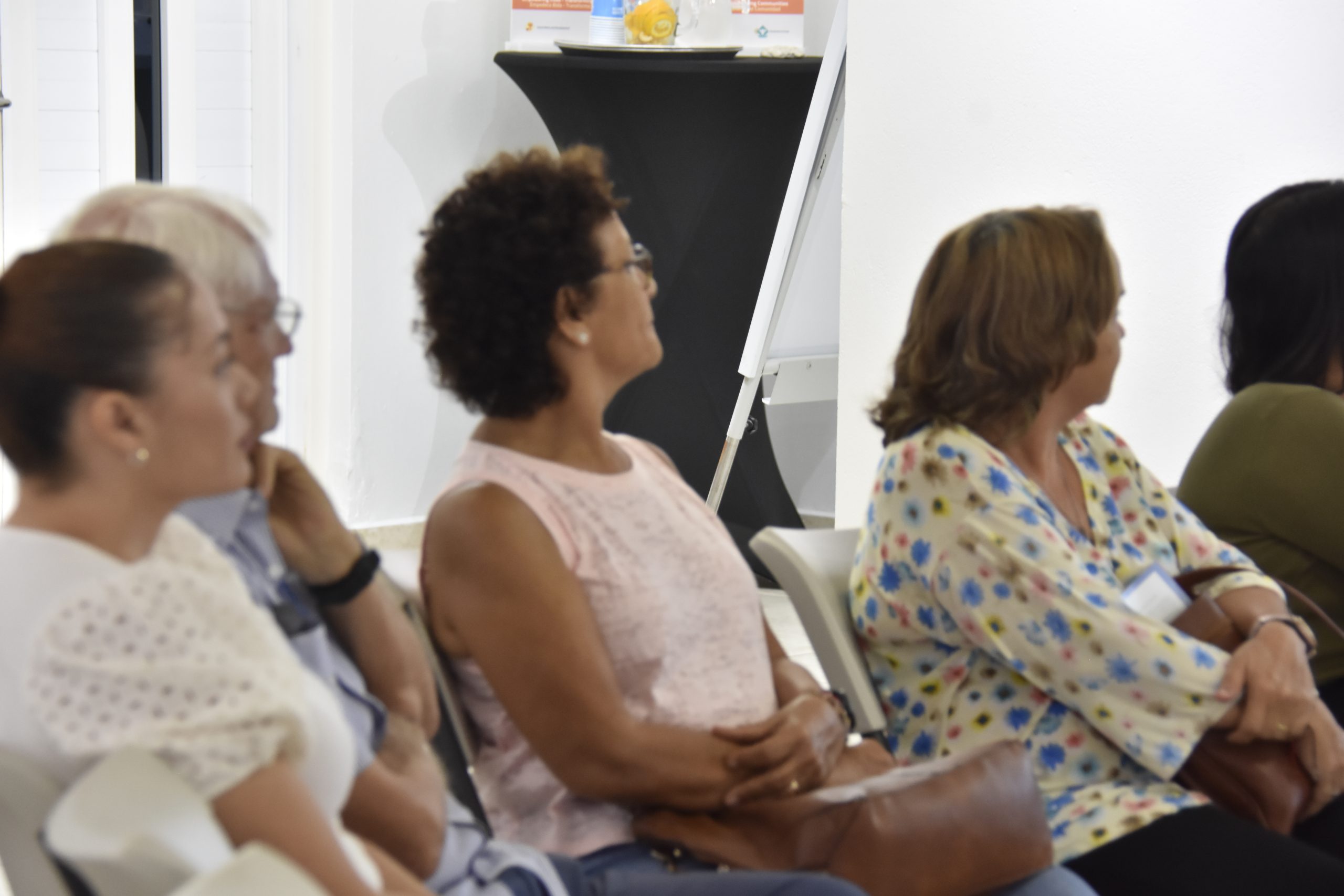 Dialogo Publico Ban Papia Di Obesidad Y Sobre Peso Ta Pa Studiantenan Conecta Cu Sociedad 161 Presentacion Di Salud 7 Scaled