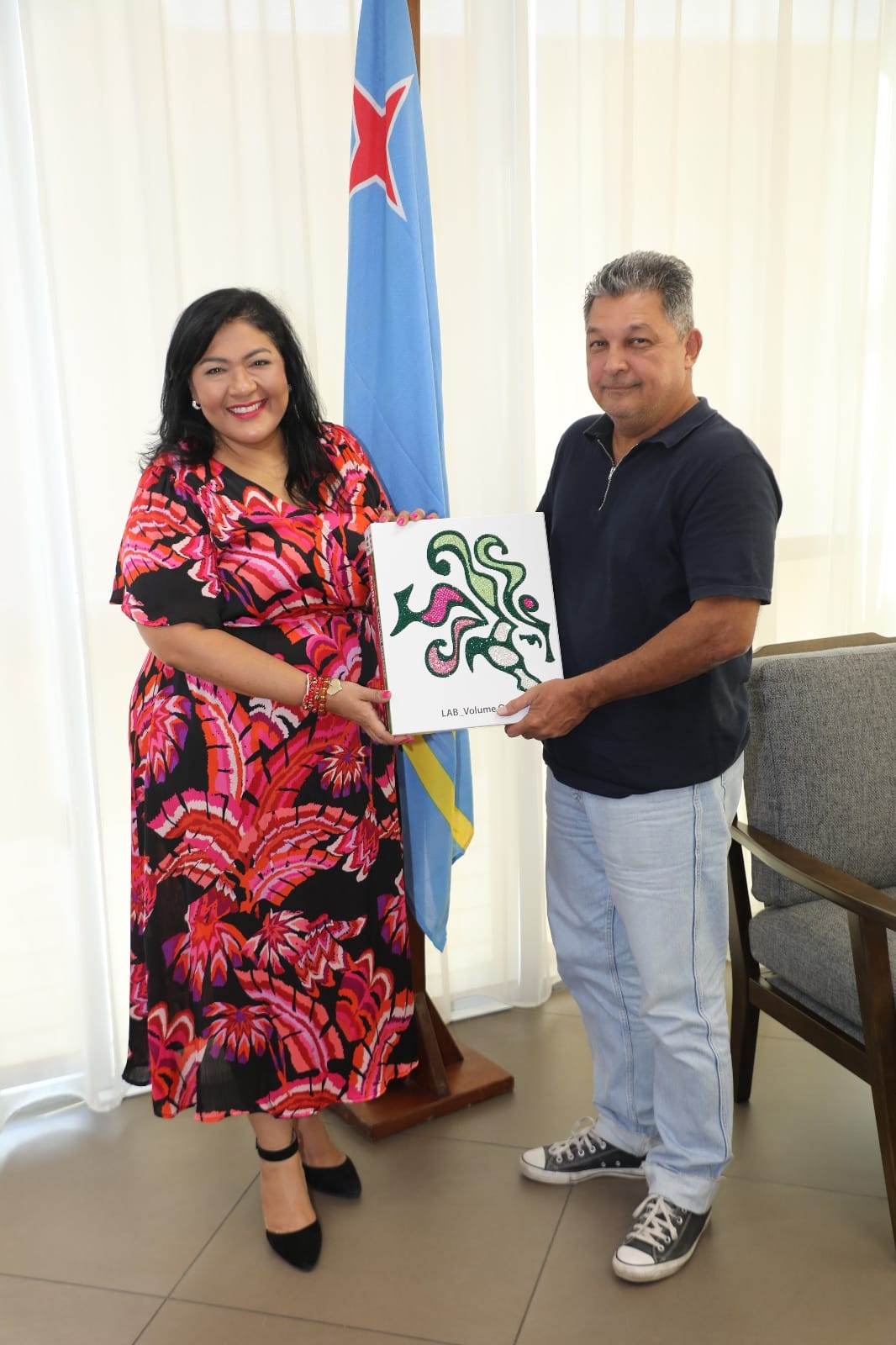 Minister Maduro A Cera Conoci Cu E Obra Maestra Di Chibi Van Der Hans 160 Publicacion C Vd Hans 02
