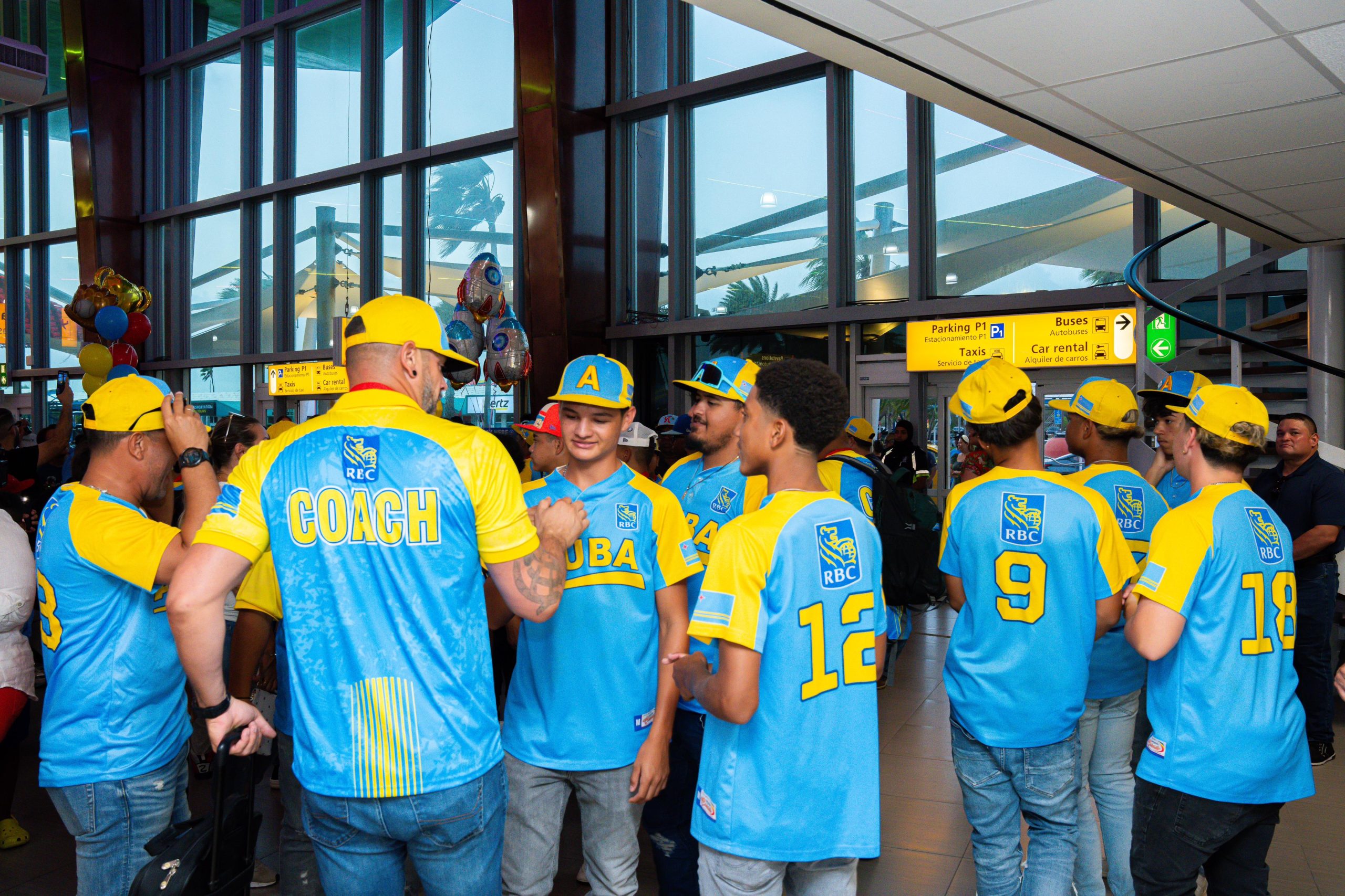 Minister Maduro A Yama E Seleccion Di Little League Aruba Y Campeon Di Caribe Bonbini Na Airport 165 Minfic Seleccion Little League Aua Campeon 11 Scaled