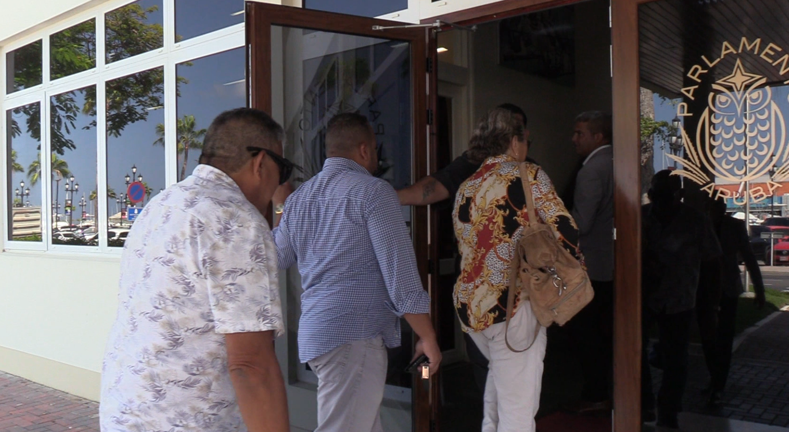 Oido Y Trato Di Comision Di Transporte Ta E Ehempel Cu Minister Ursell Arends Mester Implementa Den Su Maneho Como Mandatario Di Pais Aruba 162 Linda Orman Taxista 3