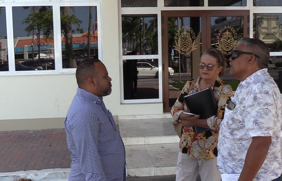 Oido Y Trato Di Comision Di Transporte Ta E Ehempel Cu Minister Ursell Arends Mester Implementa Den Su Maneho Como Mandatario Di Pais Aruba 163 Linda Orman Taxista 5