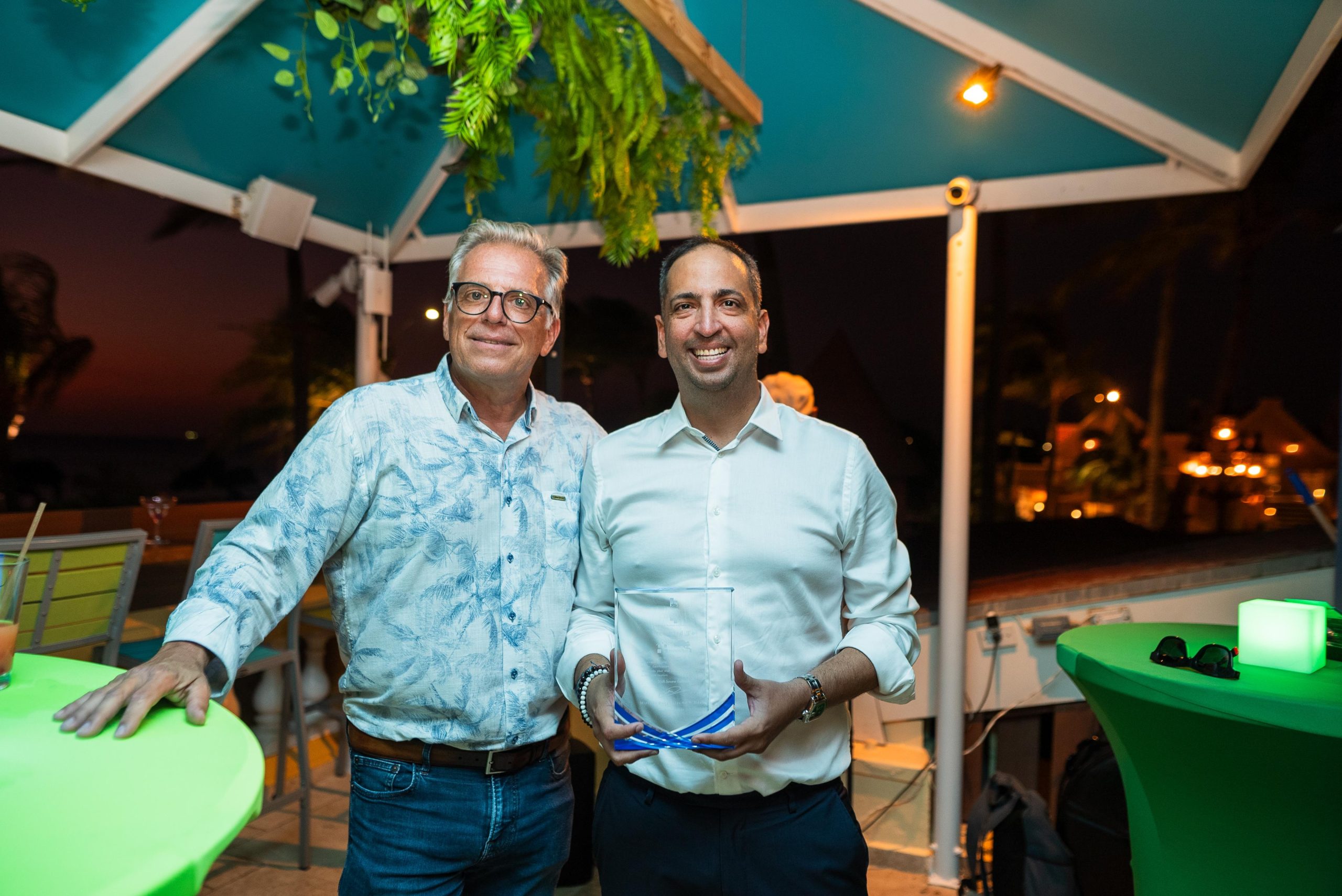 Minister Di Turismo Ta Orguyoso Pa Anuncia Cu Amsterdam Manor Beach Resort Aruba Ta Celebra 25 Aña Di Compromiso Firme Den Sostenibilidad 161 Minister Dangui Oduber 1 Scaled