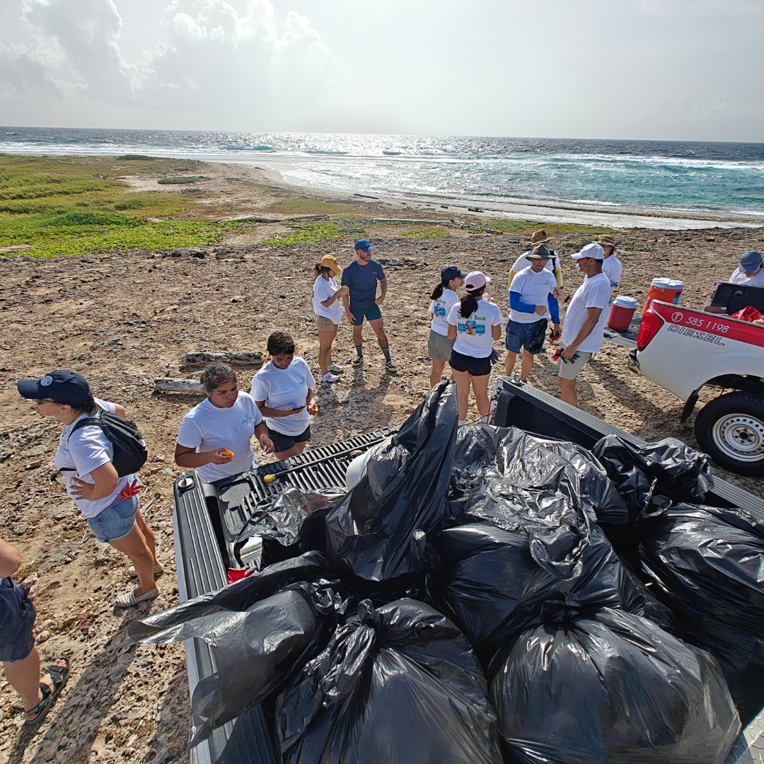 Rotary Club Aruba A Participa Den Beach Clean Up 162 Rotary Club 5