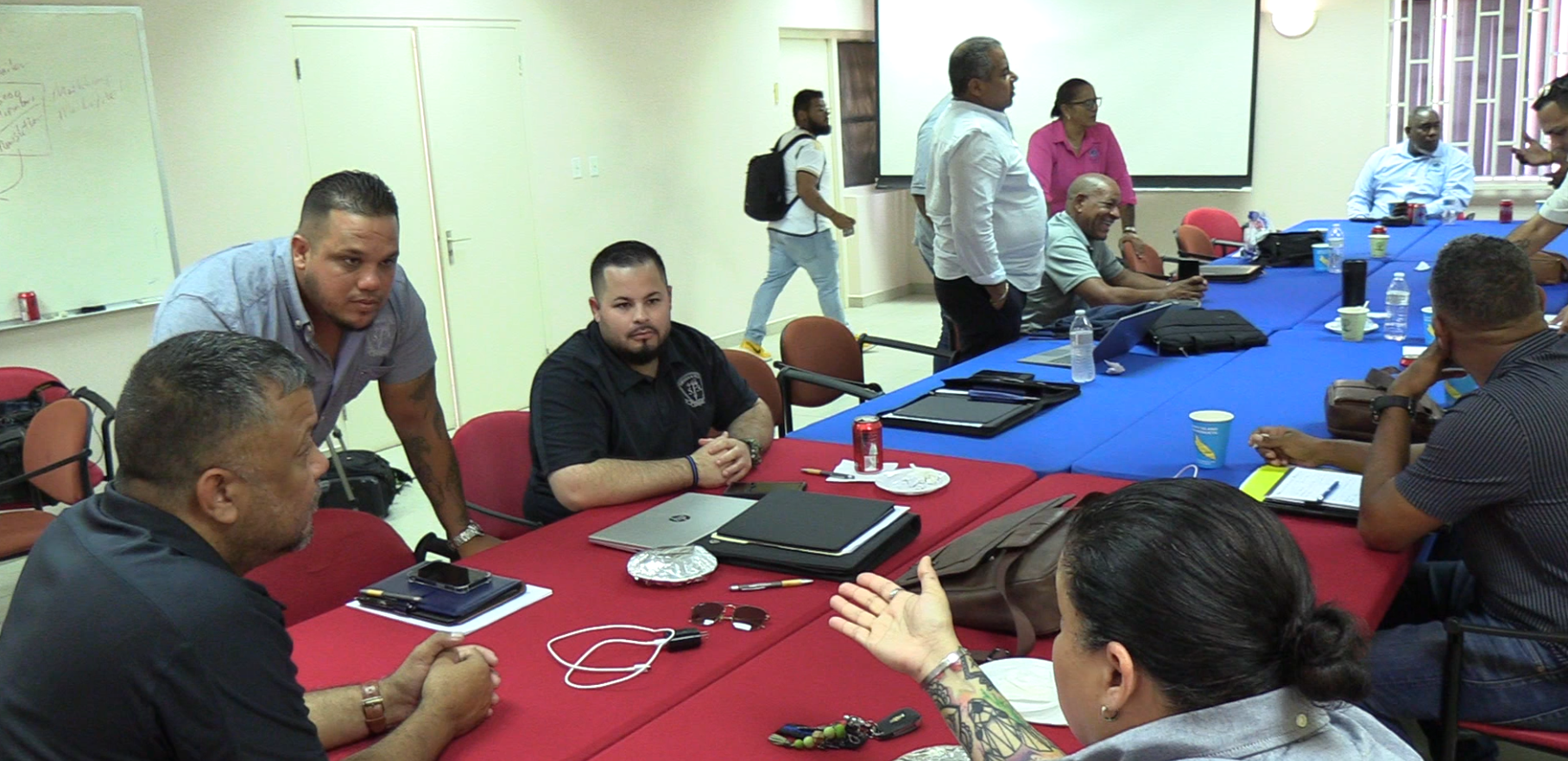 Sindicato Napb St. Maarten, Napb Curaçao Y Spa Aruba Ta Den Reunion Riba Diferente Punto Y Cambionan Cu Kier Mira Den Organisacion Di Polis 160 Sindicatonan Di Polis 3