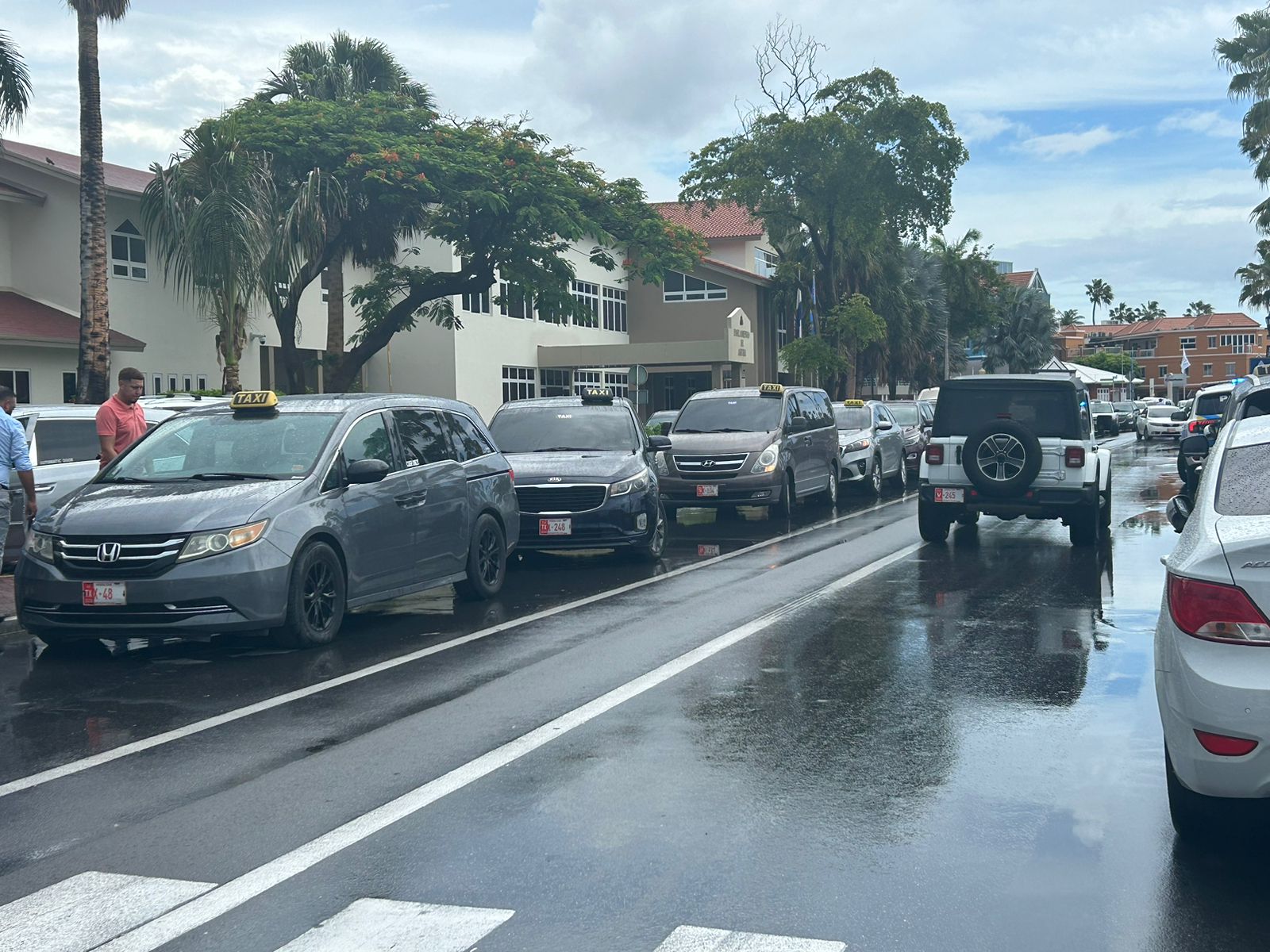 Taxistanan No Ta Contento Cu Decision Di Minister Ursell Arends A Presenta Un Maneho Y Ta Duna Espacio Di 2 Luna Pa Taxista Ahusta Cambionan Na Nan Vehiculo 167 Taxistanan Ta Rabia 10