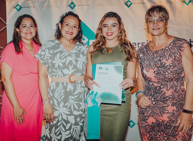 Reconocimento Di Studiante Embahador (Universidad Di Aruba) 168 Universidad Di Aruba 10