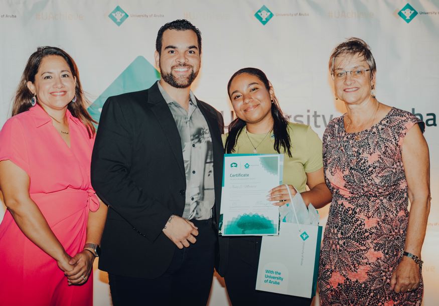 Reconocimento Di Studiante Embahador (Universidad Di Aruba) 171 Universidad Di Aruba 13