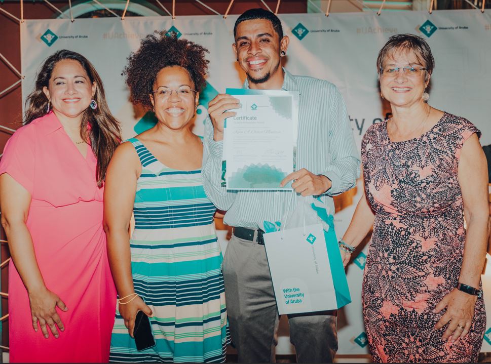 Reconocimento Di Studiante Embahador (Universidad Di Aruba) 165 Universidad Di Aruba 7