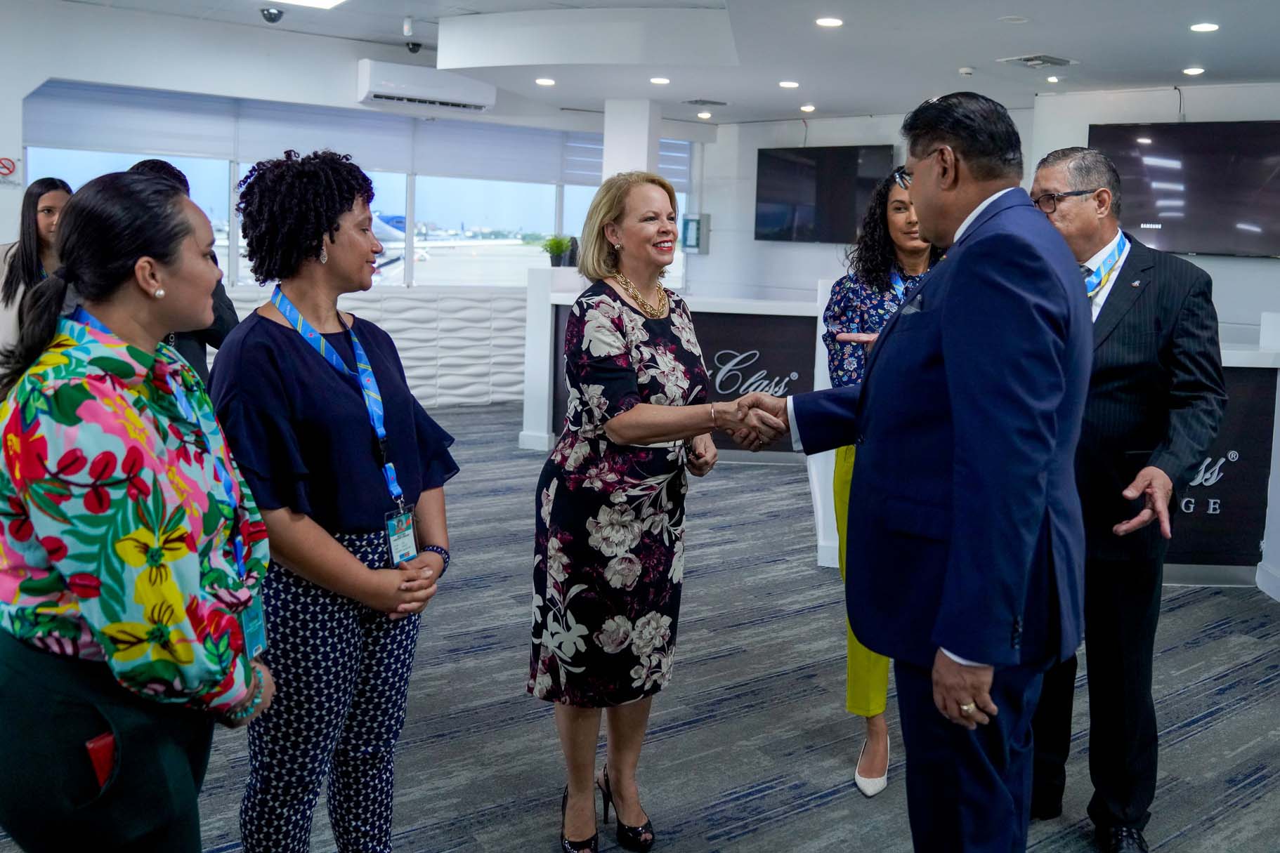 Aruba Ta Mira Atras Riba Un Bishita Sumamente Exitoso Di President Di Surinam 161 Mp Resumen Bishita President Surinam 8
