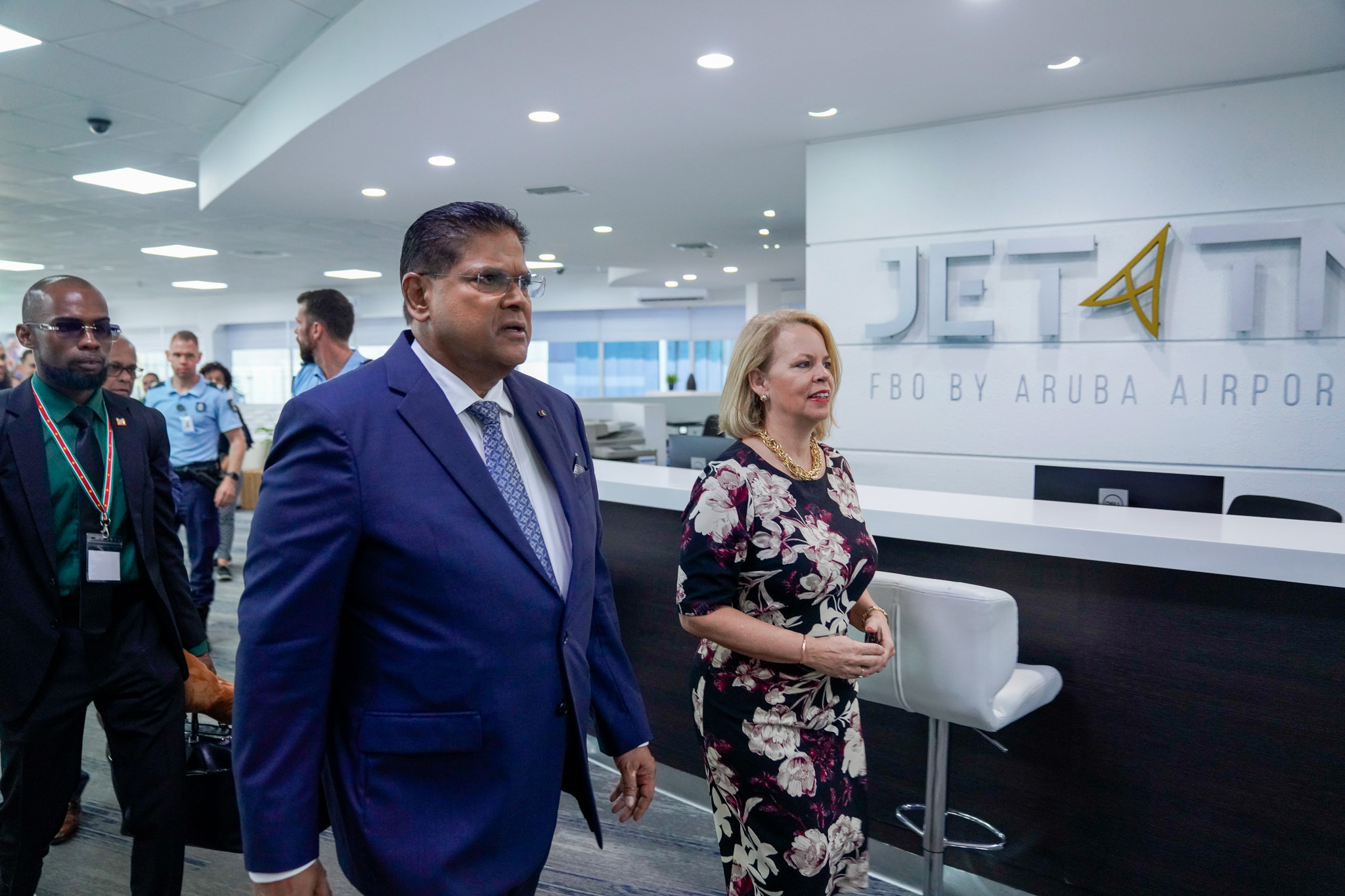 Aruba Ta Mira Atras Riba Un Bishita Sumamente Exitoso Di President Di Surinam 160 Mp Resumen Bishita President Surinam 9