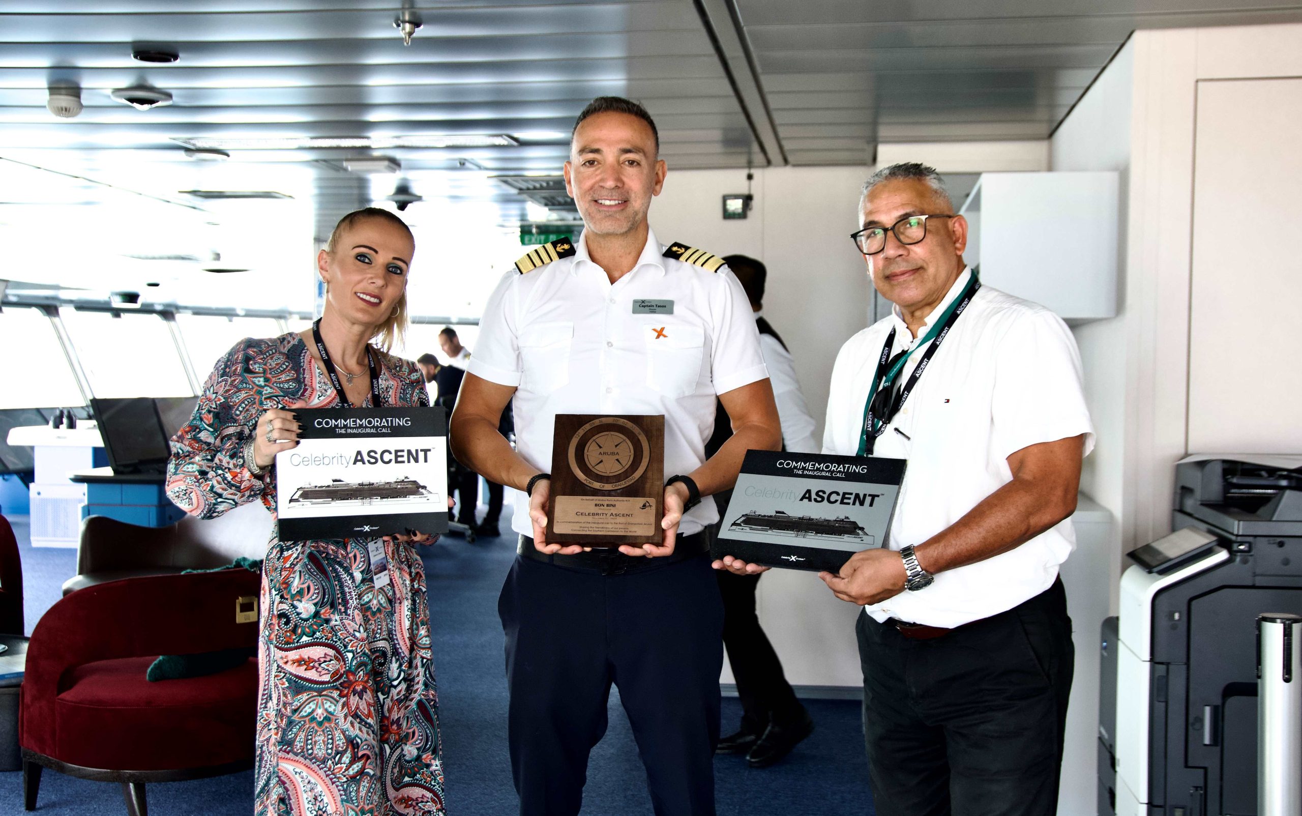 Aruba A Yama Bonbini Na Barco Crucero Celebrity Ascent ‘A Conmemora E Prome Bishita Cu Intercambio Di Plakaat’ 162 Apa 5 Scaled