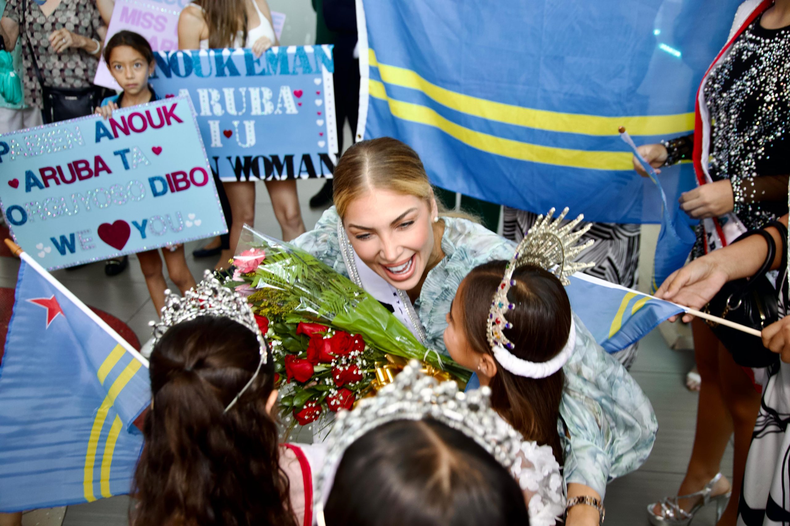 A.t.a. Ta Felicita Y Gradici Anouk Eman Pa Su Presentacion Sobresaliente Na Miss Universe 2024 161 Ata Arrival Miss Universe Aruba 2 Scaled
