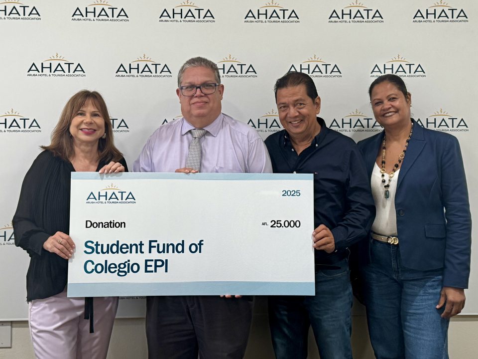 Ahata Ta Contribui Na Oportunidad Pa Mas Alumno Completa Nan Educacion Na Colegio Epi