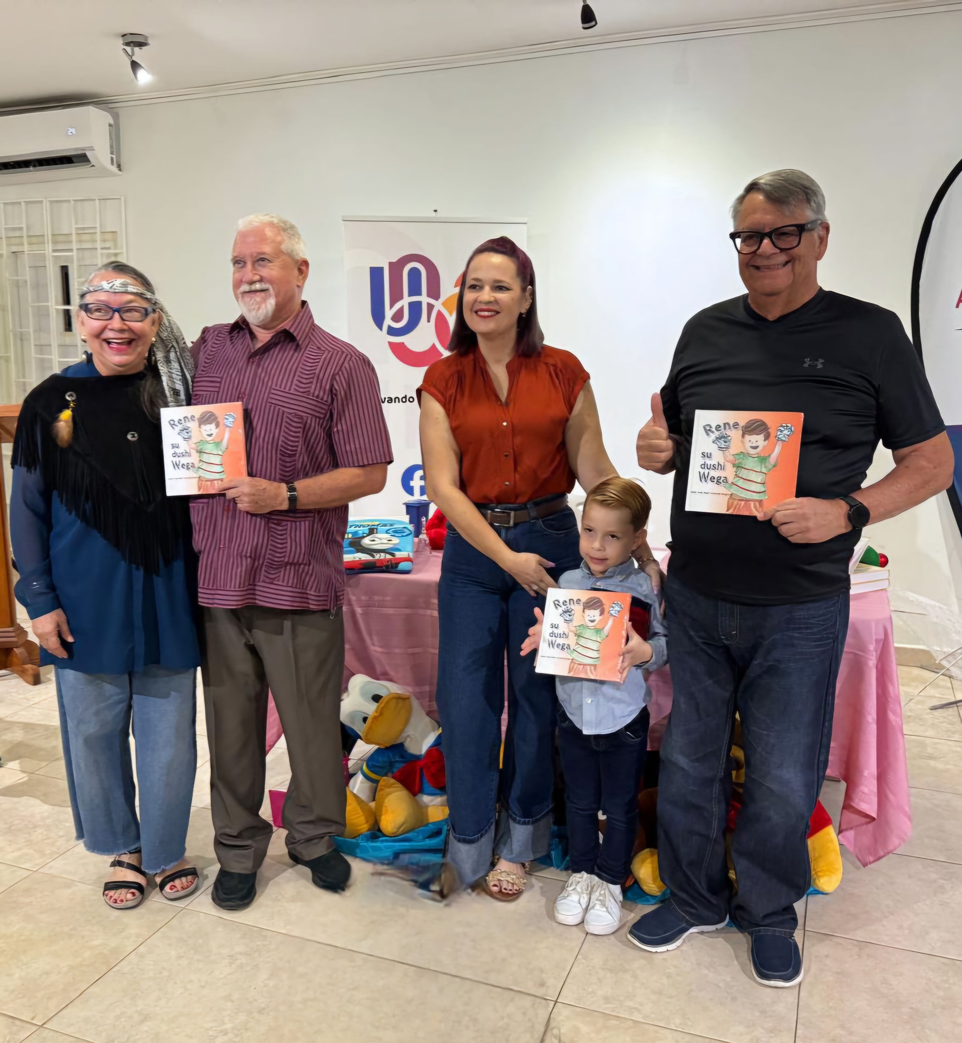 Autor Y Poeita Rutty Vrieswijk Bergen A Presenta Su Prome Buki Pa Mucha 1
