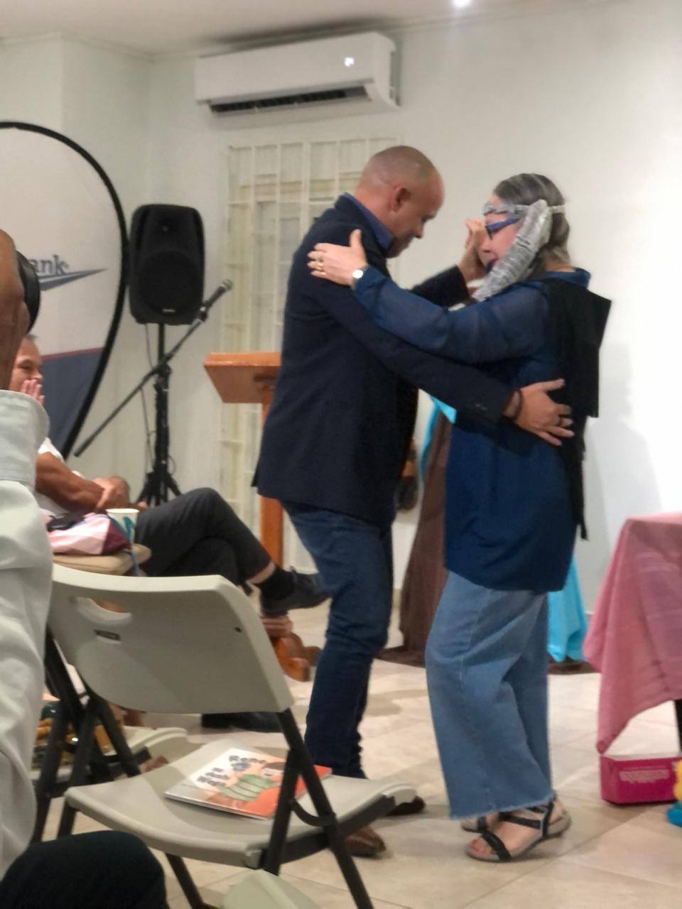 Autor Y Poeita Rutty Vrieswijk Bergen A Presenta Su Prome Buki Pa Mucha 2