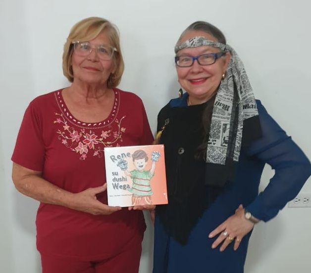 Autor Y Poeita Rutty Vrieswijk Bergen A Presenta Su Prome Buki Pa Mucha 6
