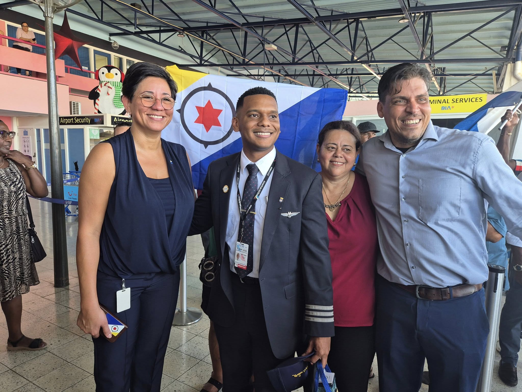 Famia Di Piloto Anfernee Emerenciana Contento Y Orguyoso Di Presencia Su Bahada Na Cabes Di American Airlines 747 Na Boneiro 1 1