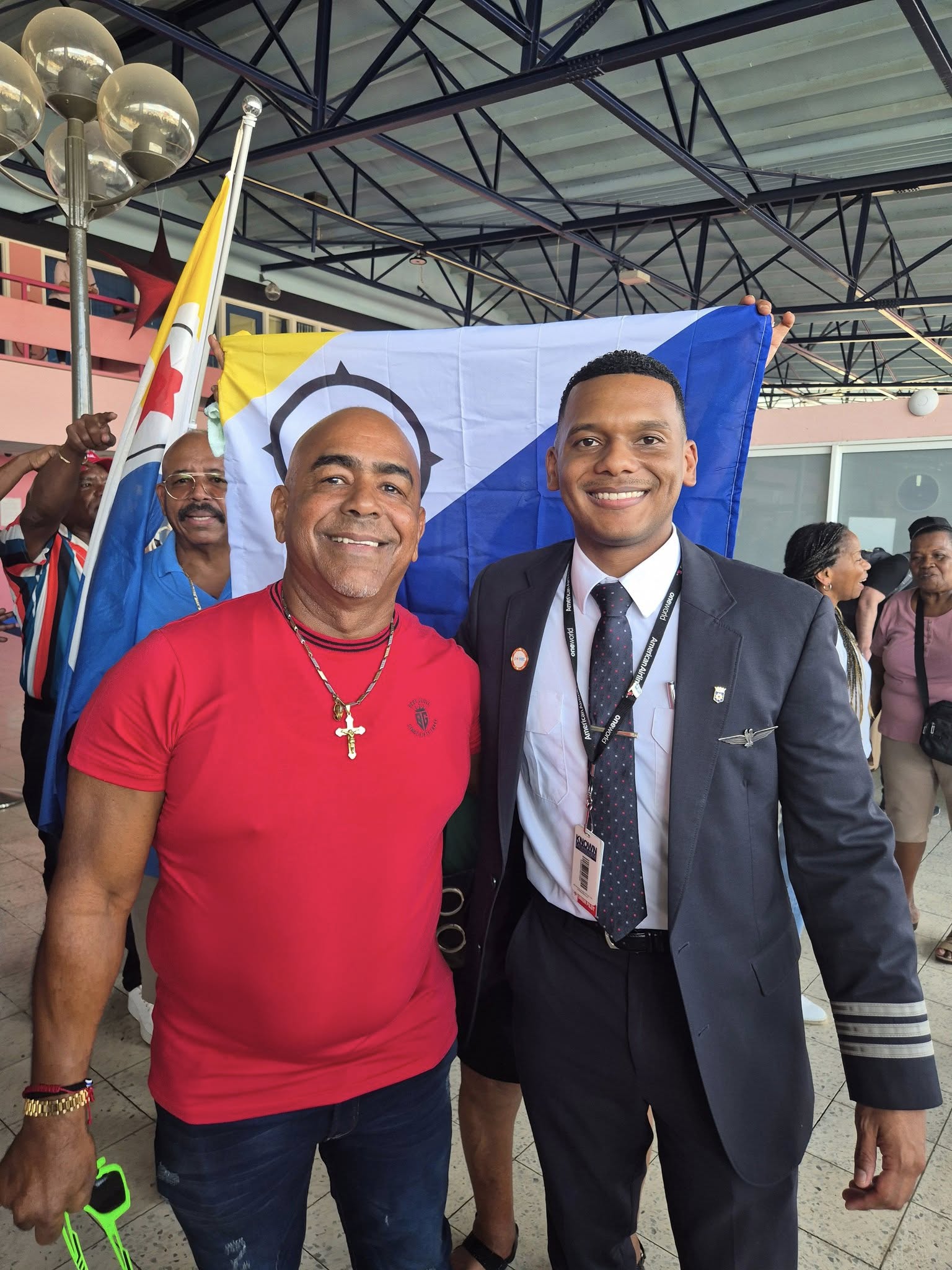 Famia Di Piloto Anfernee Emerenciana Contento Y Orguyoso Di Presencia Su Bahada Na Cabes Di American Airlines 747 Na Boneiro 7 1