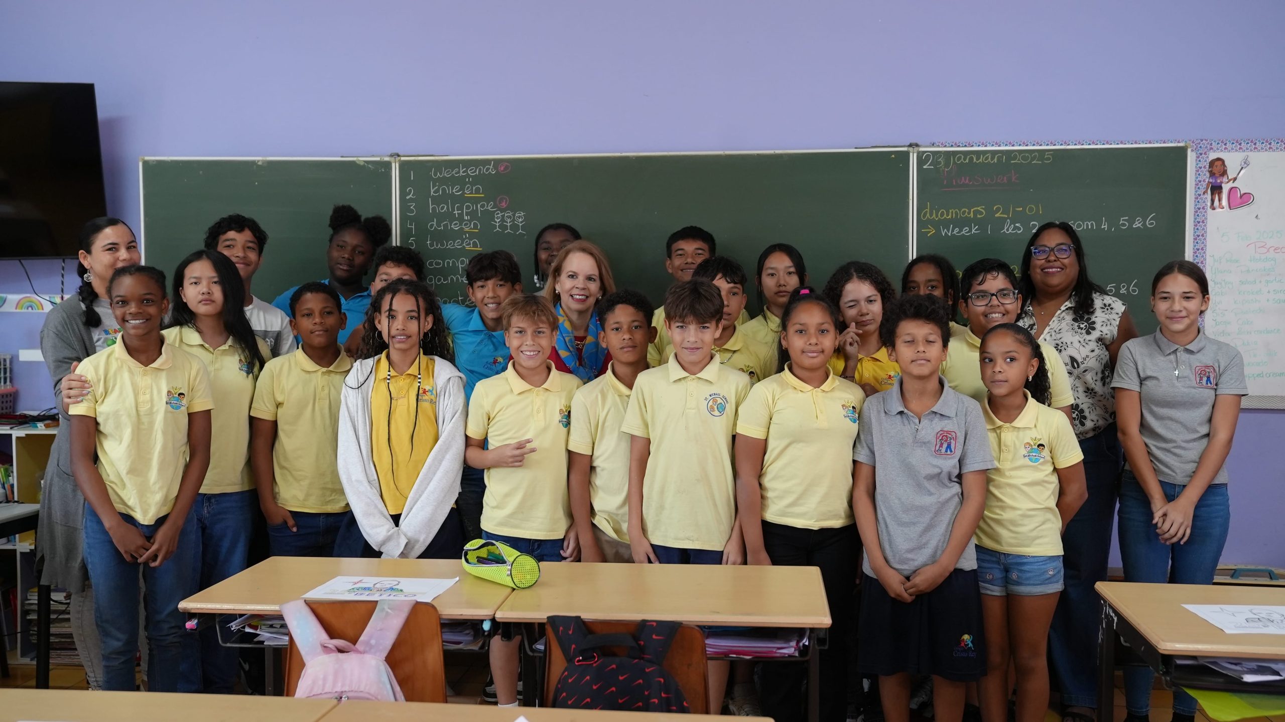 Alumnonan Tabata Hopi Interesa Pa Siña Hopi Mas Di Nos Libertador Betico Croes 160 St Michael Y Cristo Rey4 Scaled