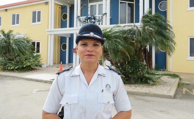 Un Cantidad Di 150 Polis Riba Caya Pa Mantene Siguridad Durante Di Parada Di Flambeu 1