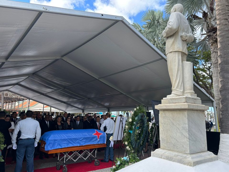 Entiero Henny Eman 24