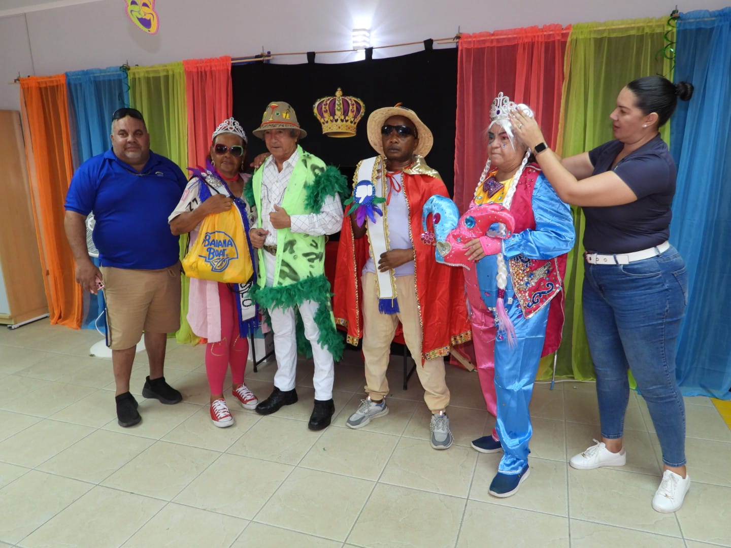 Favi A Celebra Carnaval Cu Su Miembronan Y Famia 3
