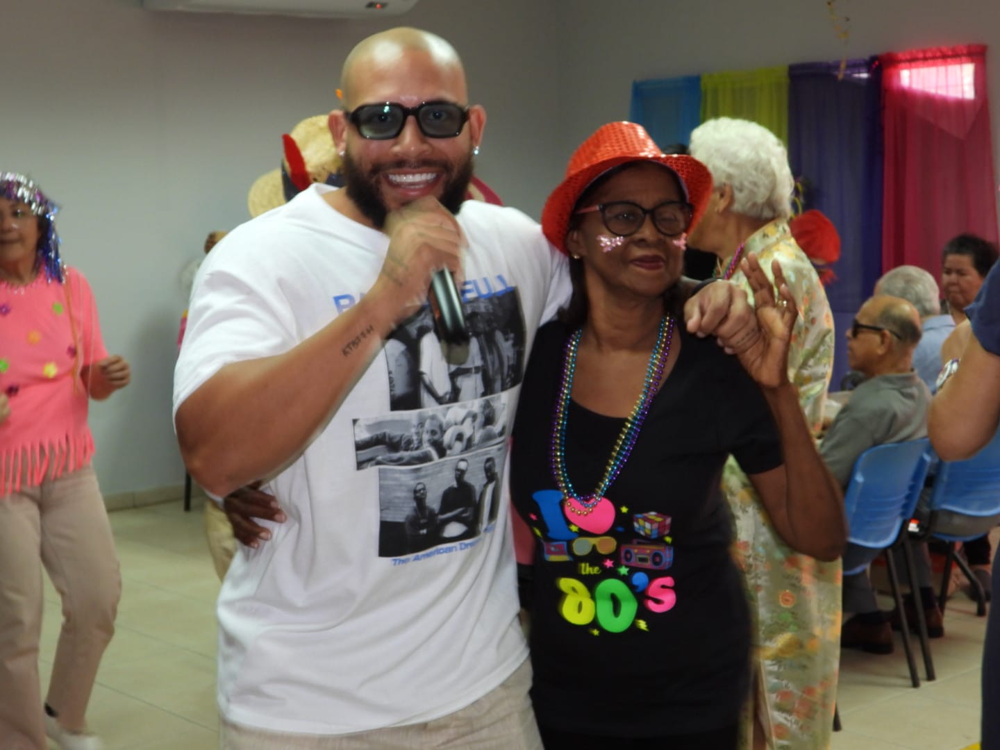 Favi A Celebra Carnaval Cu Su Miembronan Y Famia 4