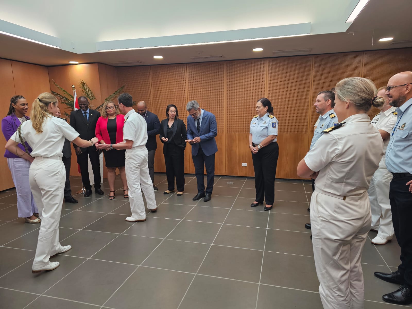 Conseho Di Minister Di Sint Maarten A Reuni Riba Tareanan Di Defensa Y Guarda Costa Den Caribe 5