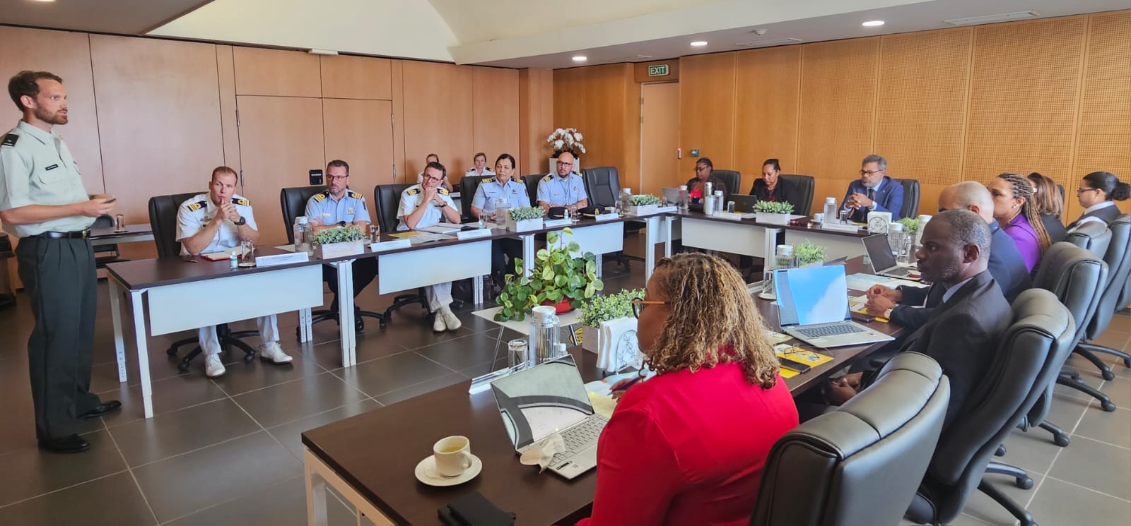 Conseho Di Minister Di Sint Maarten A Reuni Riba Tareanan Di Defensa Y Guarda Costa Den Caribe 6