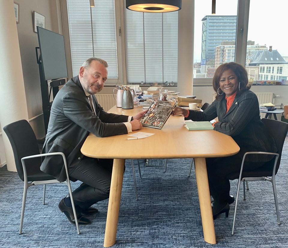 Minister Plenipotenciario Arrindell Ta Topa Cu Ombudsman National Van Zutphen