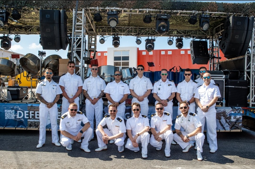 Defensa Ta Hasi Su Debut Den Optogt Di Karnaval Na Korsou 3