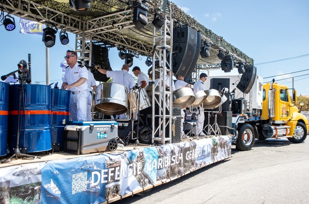 Defensa Ta Hasi Su Debut Den Optogt Di Karnaval Na Korsou 5