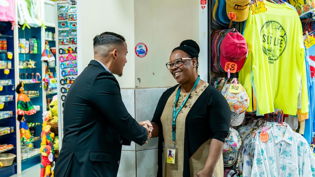 Minister Wendrick Cicilia A Bishita Aruba Ports Authority Y A Haya Presentacion Di Proyecto Visionario Di Port City 162 Apa 2
