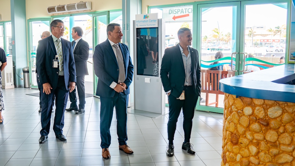 Minister Wendrick Cicilia A Bishita Aruba Ports Authority Y A Haya Presentacion Di Proyecto Visionario Di Port City 163 Apa 3