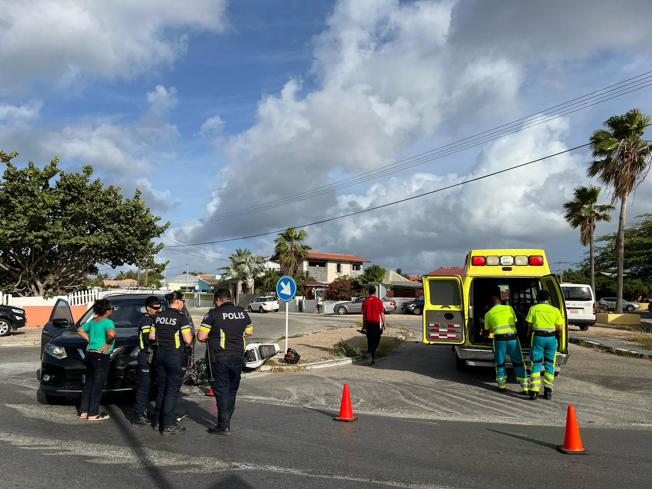 Motociclista Cu A Keda Pega Bou Auto Ta Keha Di Hopi Di Dolor 1
