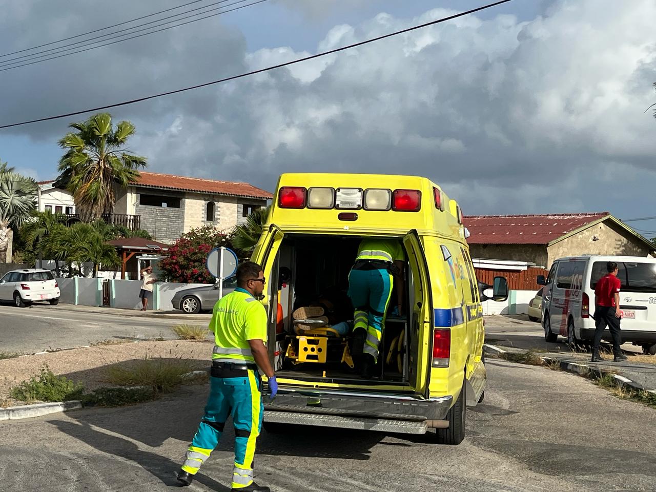 Motociclista Cu A Keda Pega Bou Auto Ta Keha Di Hopi Di Dolor.45