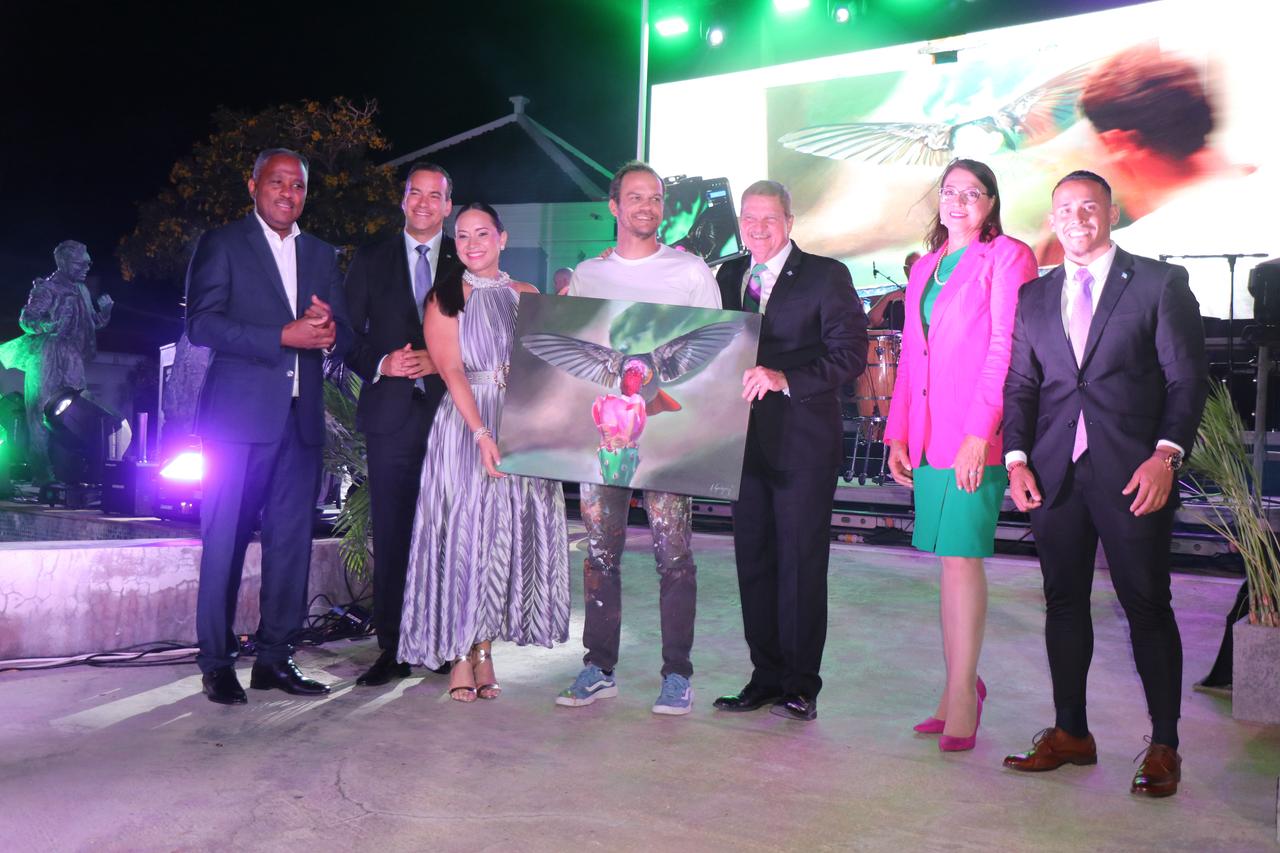 Prome Minister Mike Eman A Presenta Su Gabinete Avp Futuro.2