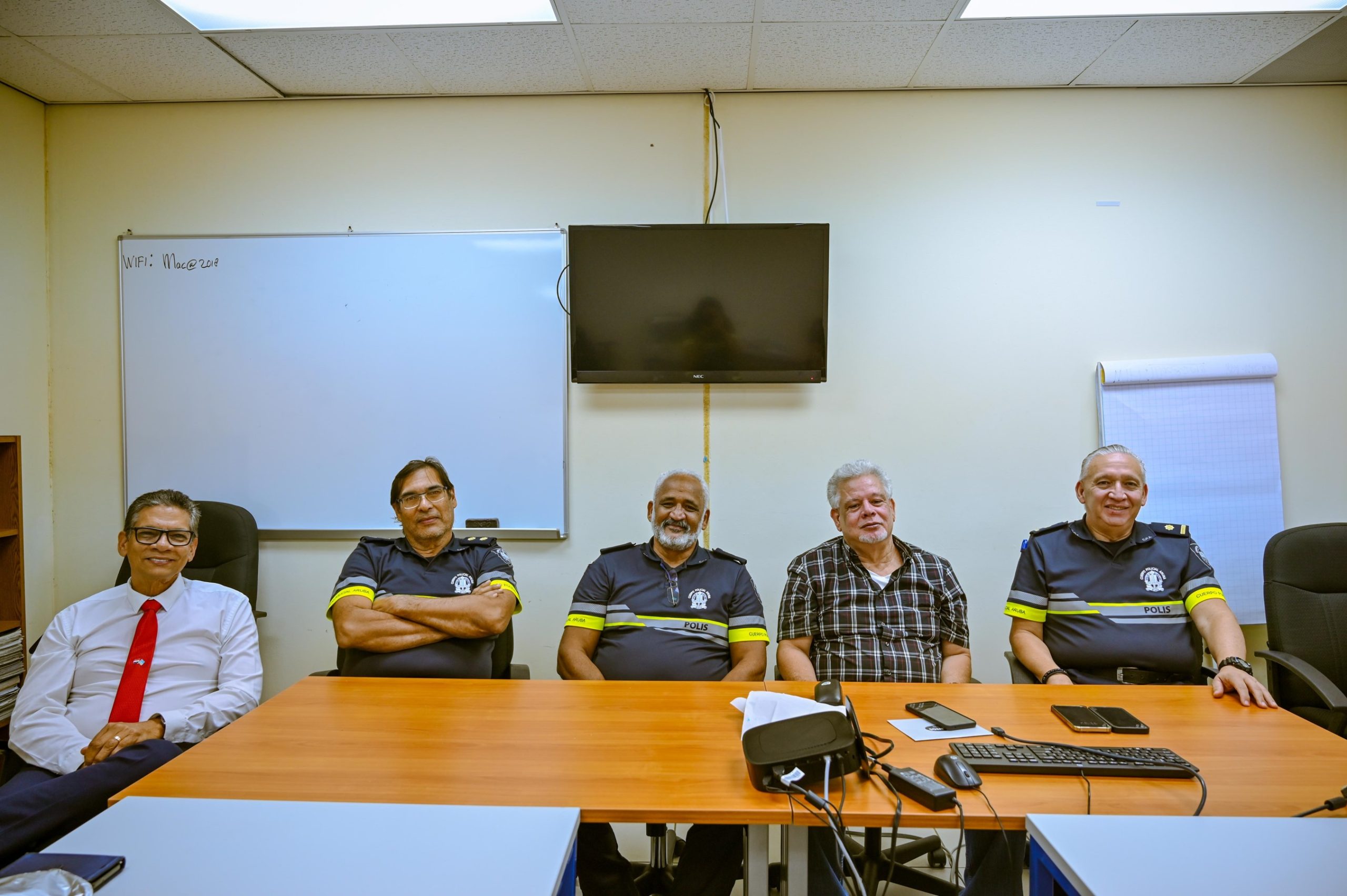 Cuerpo Policial Aruba A Despedi Di Agente Policial Eric Ras 160 4 1 Scaled