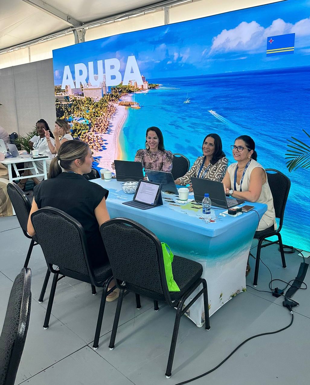 Aruba Presente Den Reunion Anual Caribbean Travel Marketplace Na Antigua Y Barbuda 2