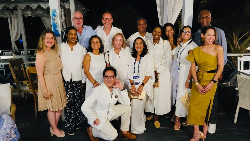 Aruba Presente Den Reunion Anual Caribbean Travel Marketplace Na Antigua Y Barbuda 5