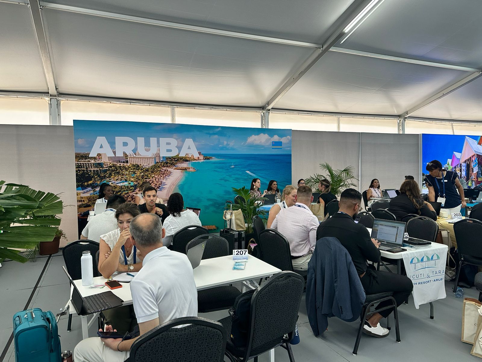 Aruba Presente Den Reunion Anual Caribbean Travel Marketplace Na Antigua Y Barbuda 6