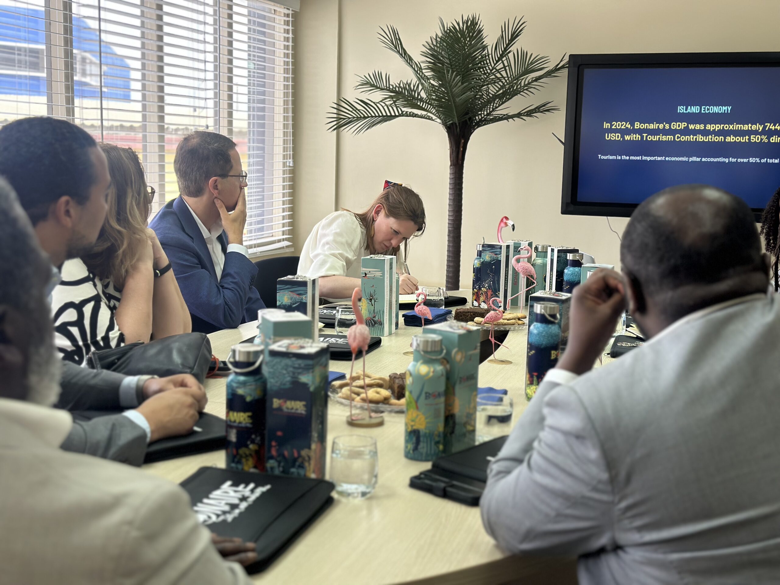 Delegashon Di Komishon Di Relashonnan Den Reino Di Tweede Kamer Scaled