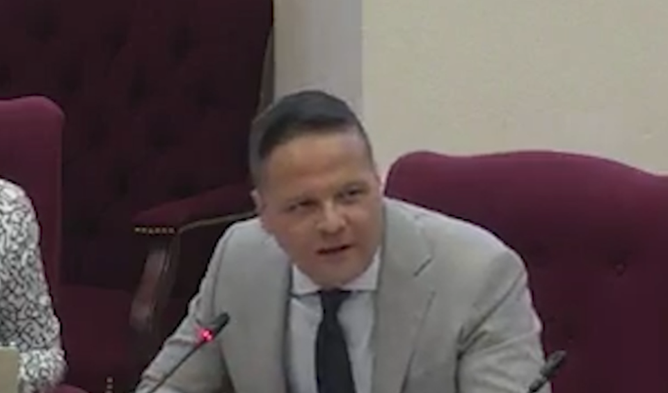 Director Di Departamento Di Finansas Derrick Werleman 4